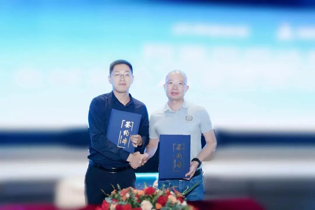 阿里云與新明珠集團AI質檢規模化應用簽約儀式圖片